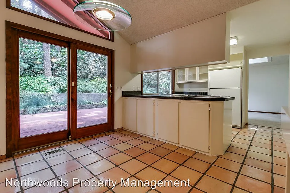2525 Chaucer Ct photo 1