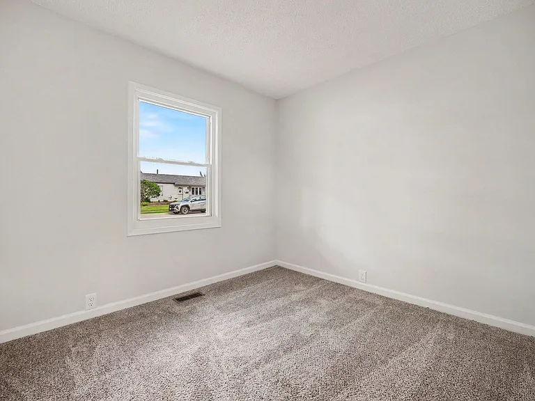 338 Hickory Ave — Photo 8