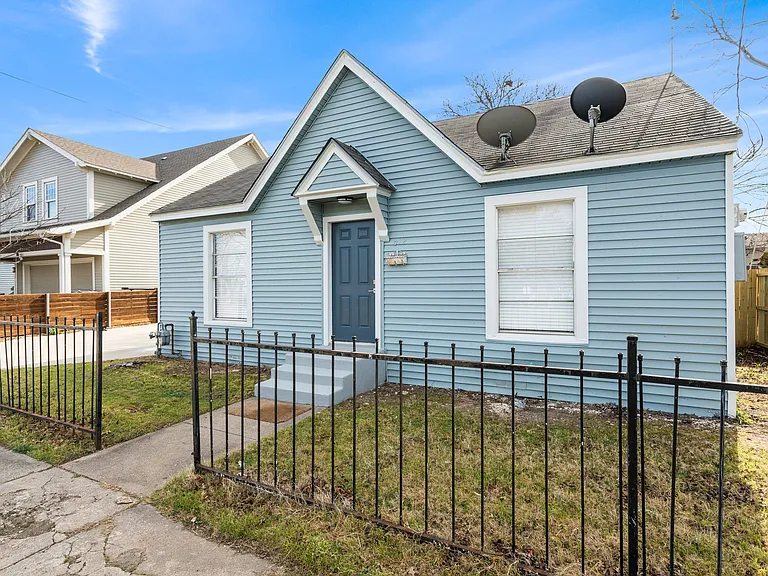 612 W 5th St — Photo 2