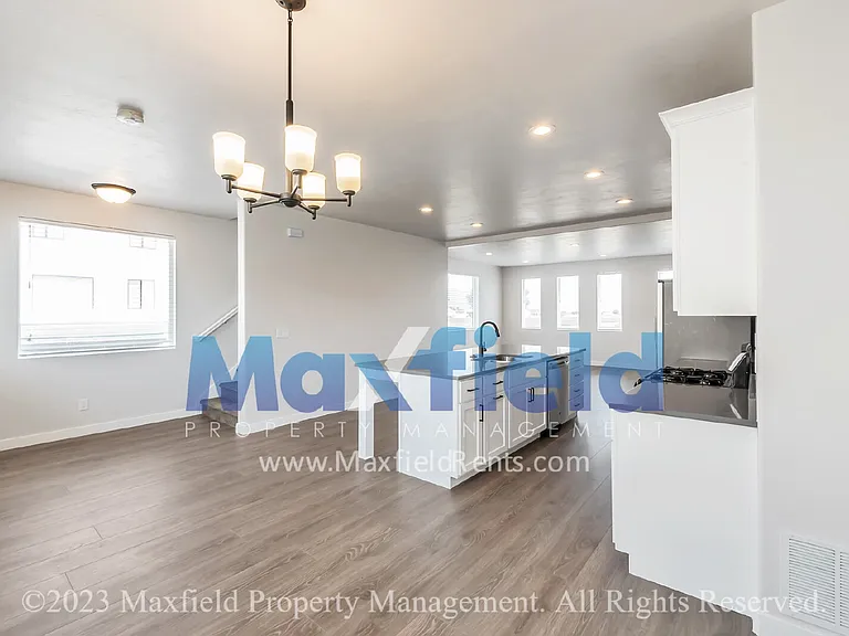 721 W Crystal Creek Rd — Photo 16
