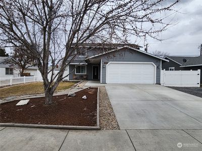 1613 S Skyline Drive, Moses Lake, WA, 98837