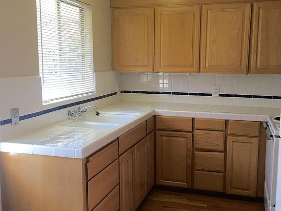 4th image of 814 17th St APT B