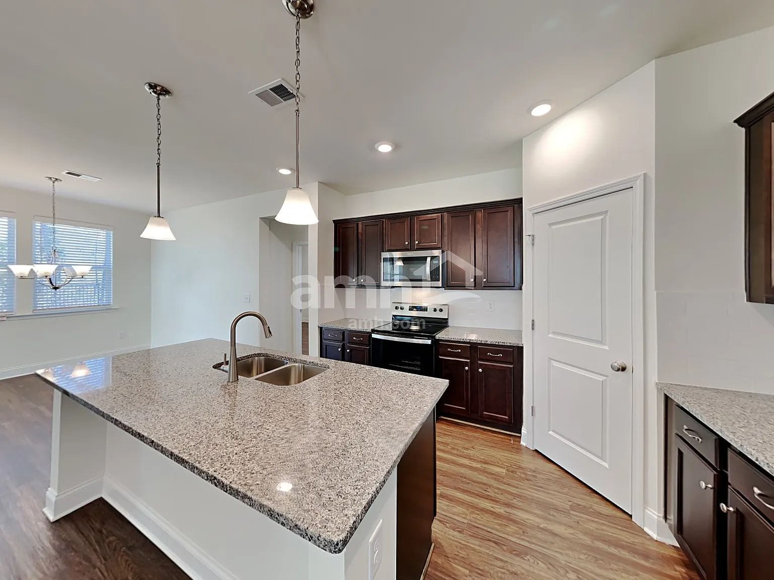 4 bed, 2.5 bath, 2183 sqft, $2,725 — Photo 4