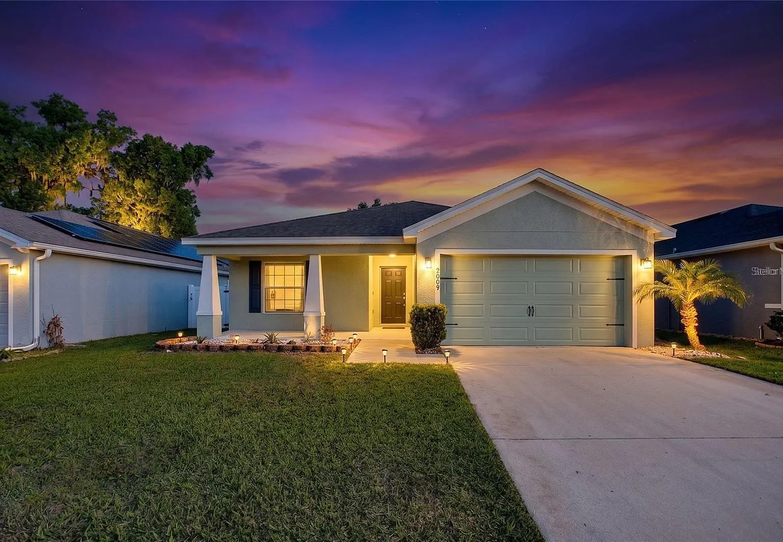 4 bed, 2.0 bath, 1715 sqft, $2,200 — Photo 1