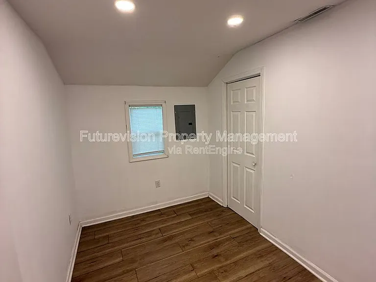 122 N Hamilton St — Photo 4