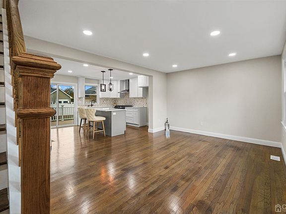 5th image of 221 S 18th Ave