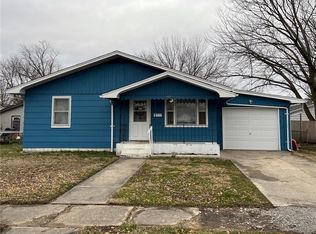 407 N Edwards St, Altamont, IL 62411