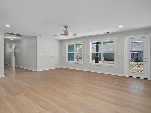 5th image of 25 Randolph Cv