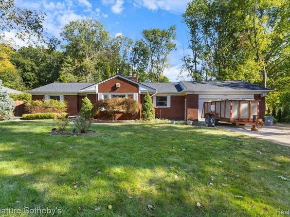 30500 Longcrest St, Southfield, MI 48076