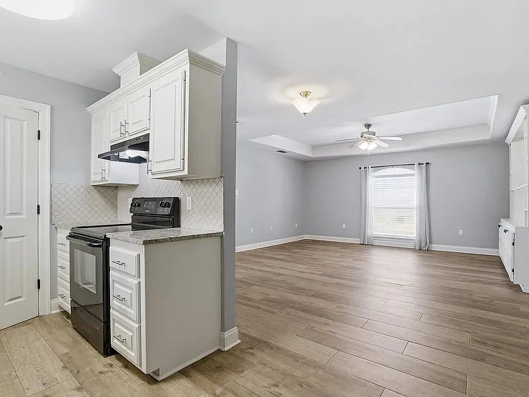 18152 Woodhaven Dr — Photo 11