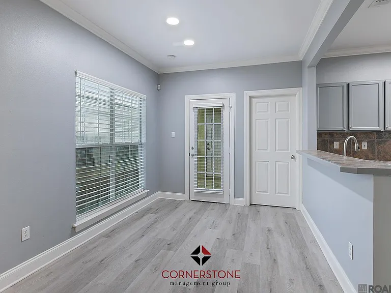 4625 Burbank Dr #607 — Photo 2
