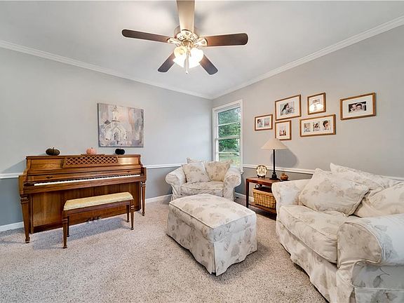 4th image of 2218 Mount Carmel Dr