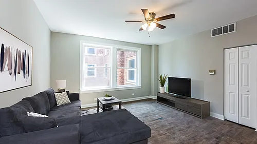2117 W Caton St #1S Photo 1