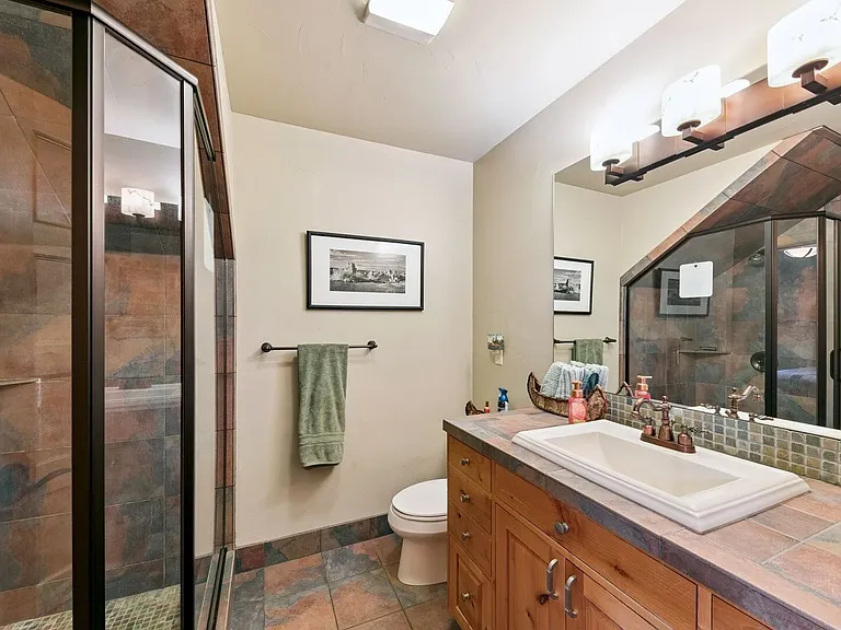 458 Center St — Photo 30
