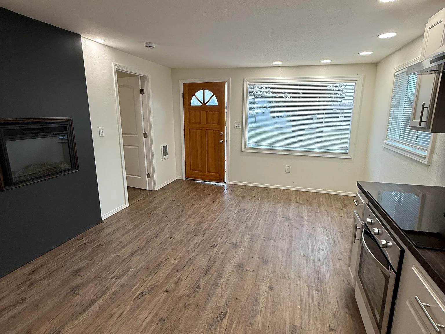 2 bed, 800 sqft, $1,445 — Photo 3