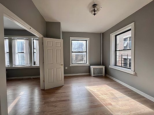 4th image of 418 W 130th St APT 40
