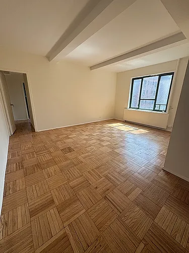1507 Metropolitan Ave Photo 1