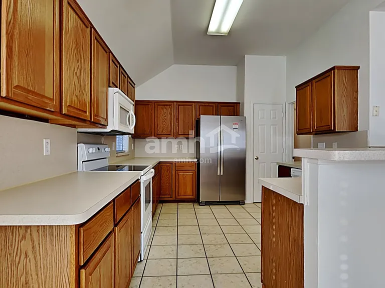 4820 Davy Crockett Trl — Photo 3
