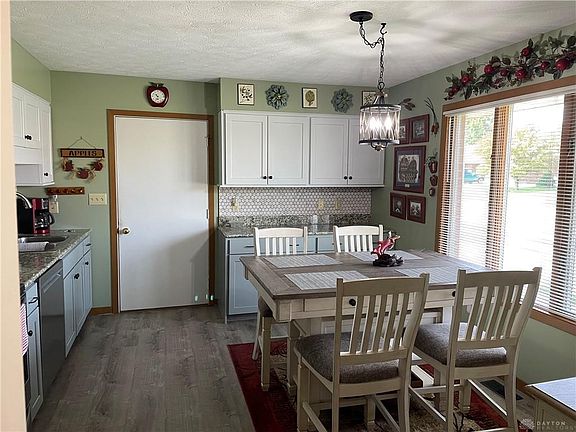 3rd image of 609 Westview Dr