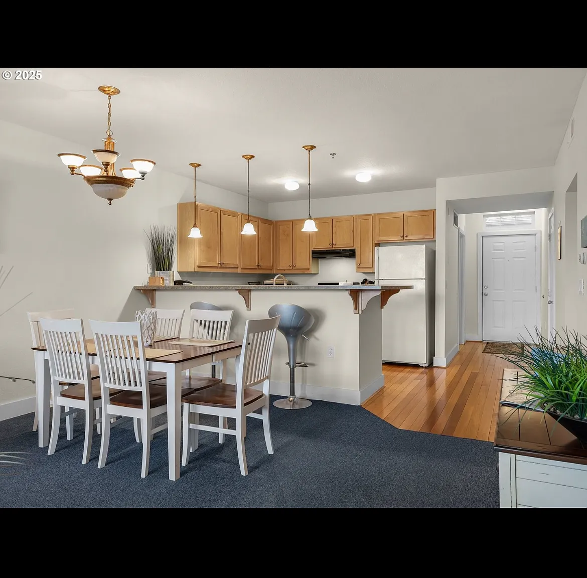 2 bed, 1135 sqft, $2,100 — Photo 3