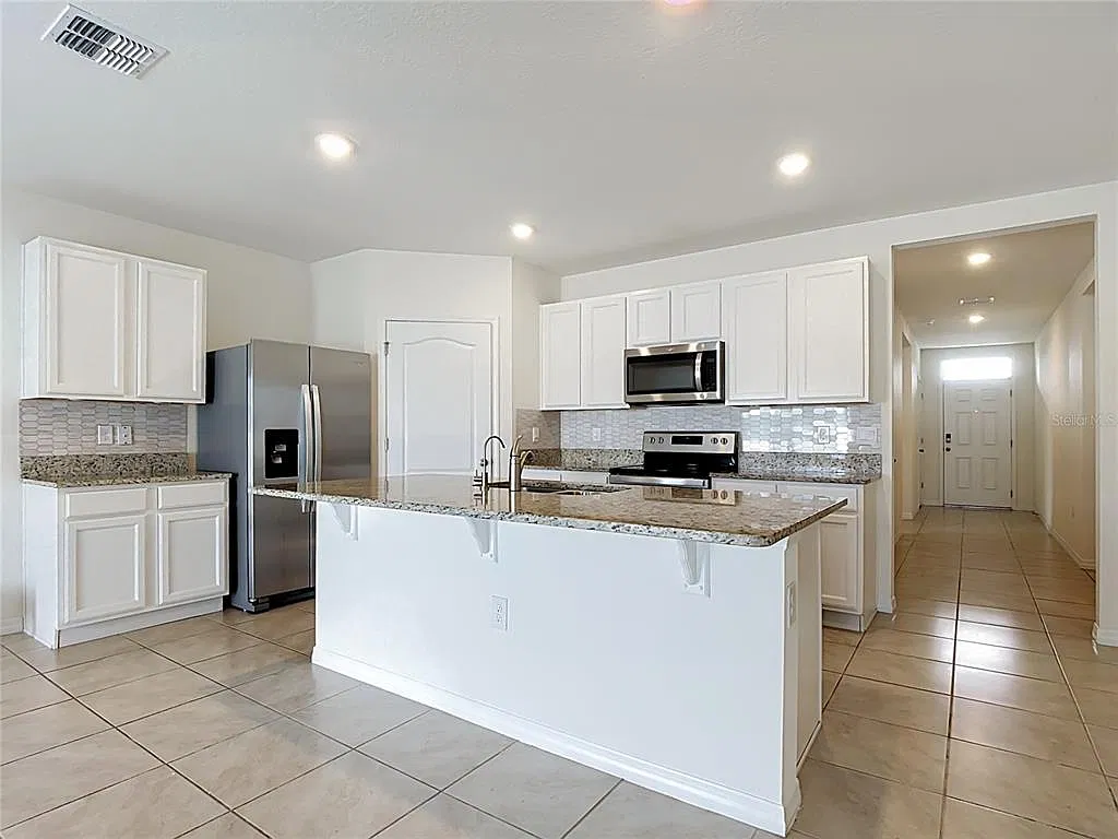 4 bed, 2.0 bath, 1846 sqft, $2,600 — Photo 3
