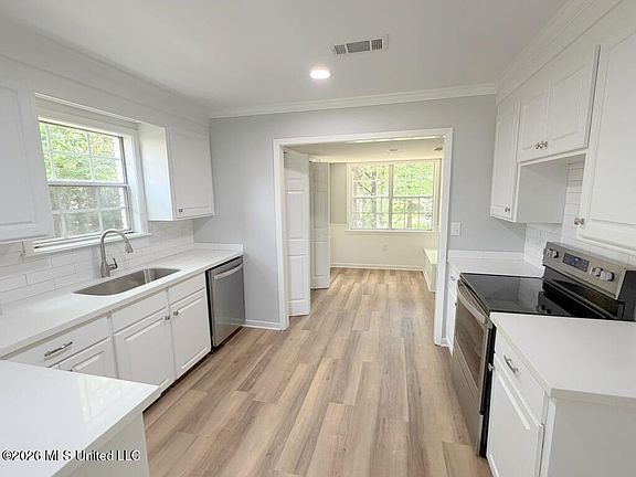 5th image of 1404 Rosemont Dr