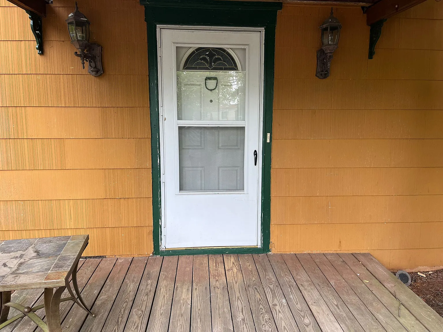 3 bed, 840 sqft, $2,400 — Photo 3