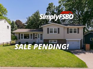 1826 Sussex Ct, Bettendorf, IA 52722