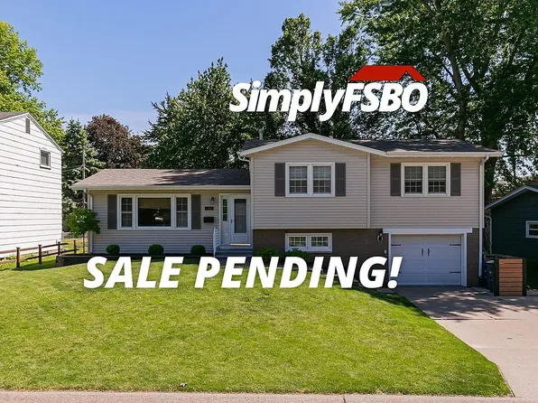 1826 Sussex Ct, Bettendorf, IA 52722