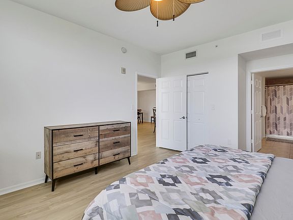 4th image of 802 W Windward Way #301