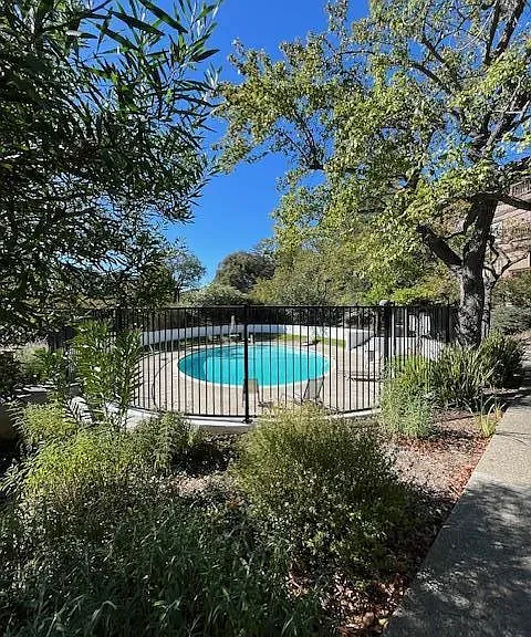 La Mesa Dr — Photo 12