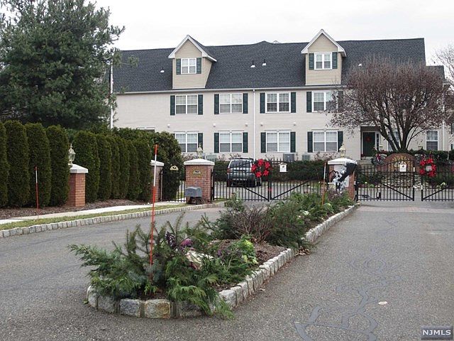 1st image of 211 Cambridge Ct #H111