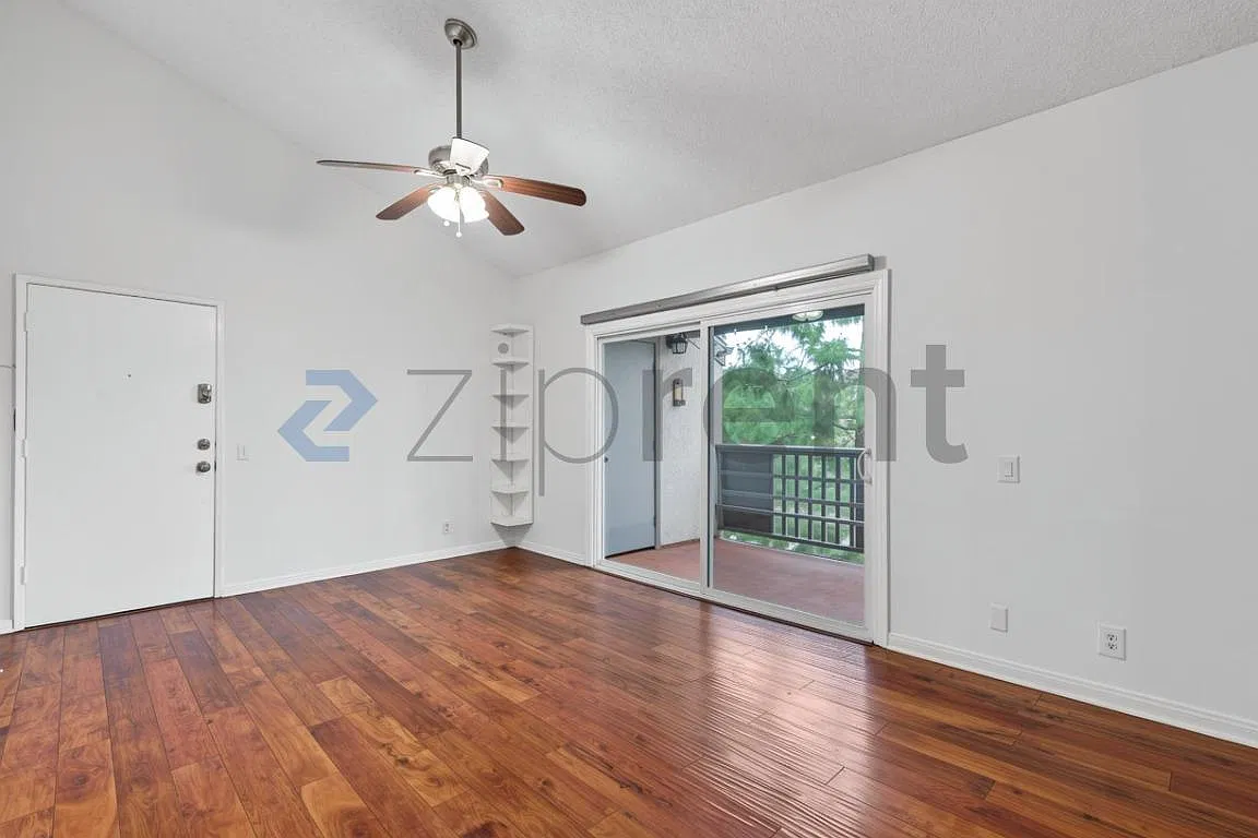 2 bed, 907 sqft, $2,800 — Photo 3