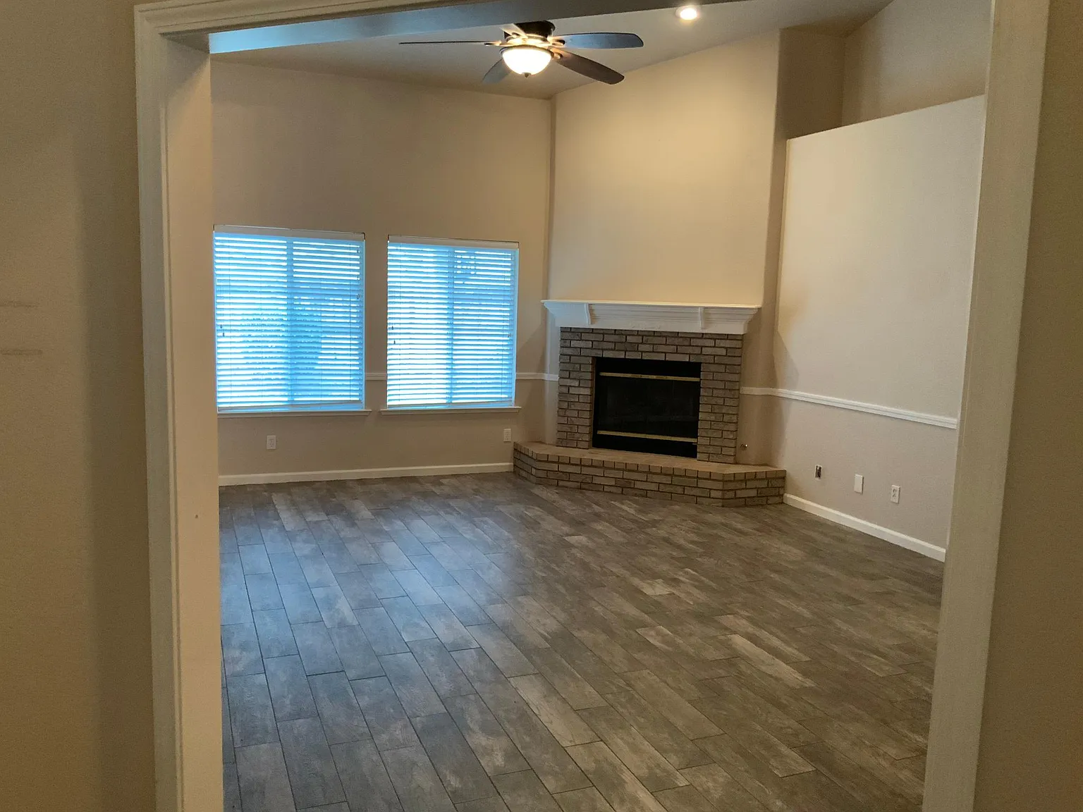 10691 N Meridian Ave — Photo 3