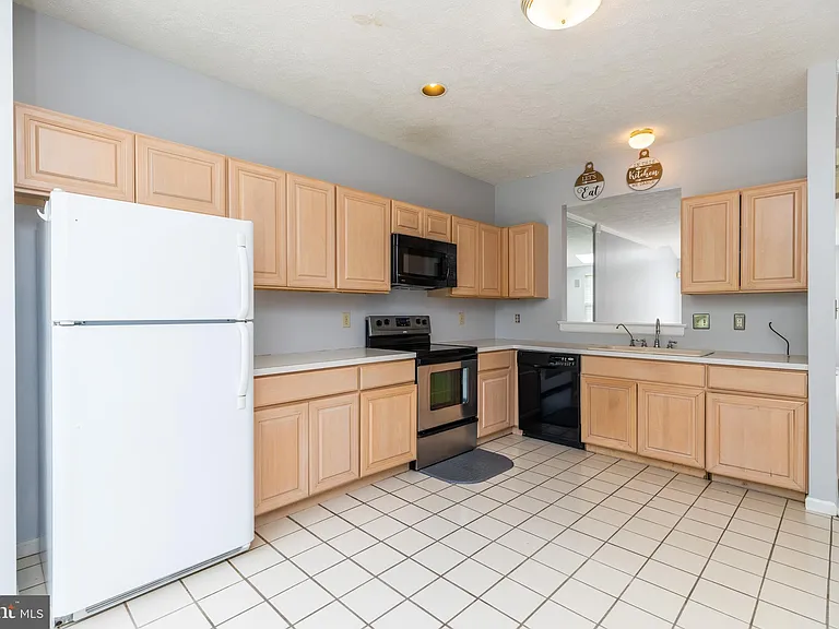 872 N Waterford Ln — Photo 7
