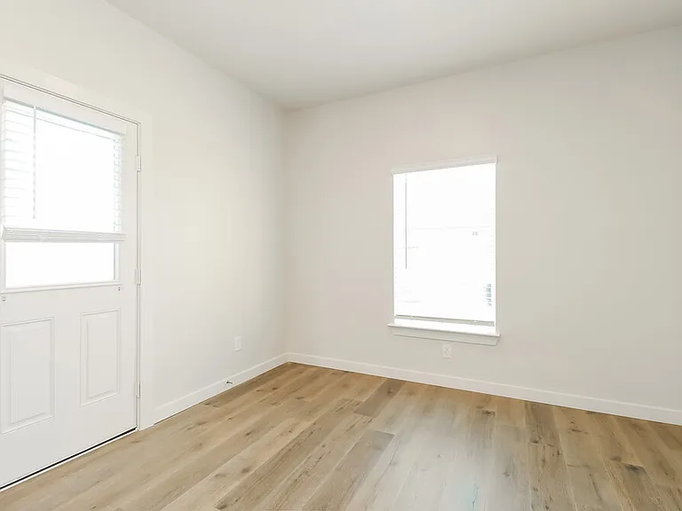 1500 Harvester Dr — Photo 6