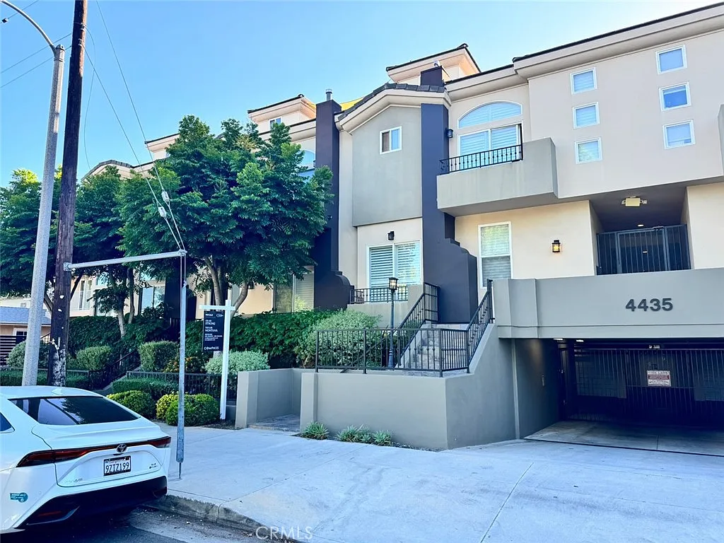 3 bed, 2.5 bath, 1732 sqft, $4,500 — Photo 2
