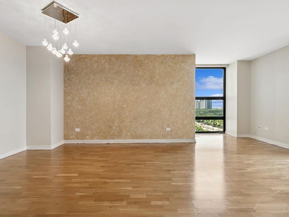 2nd image of 1160 S Michigan Ave #18077