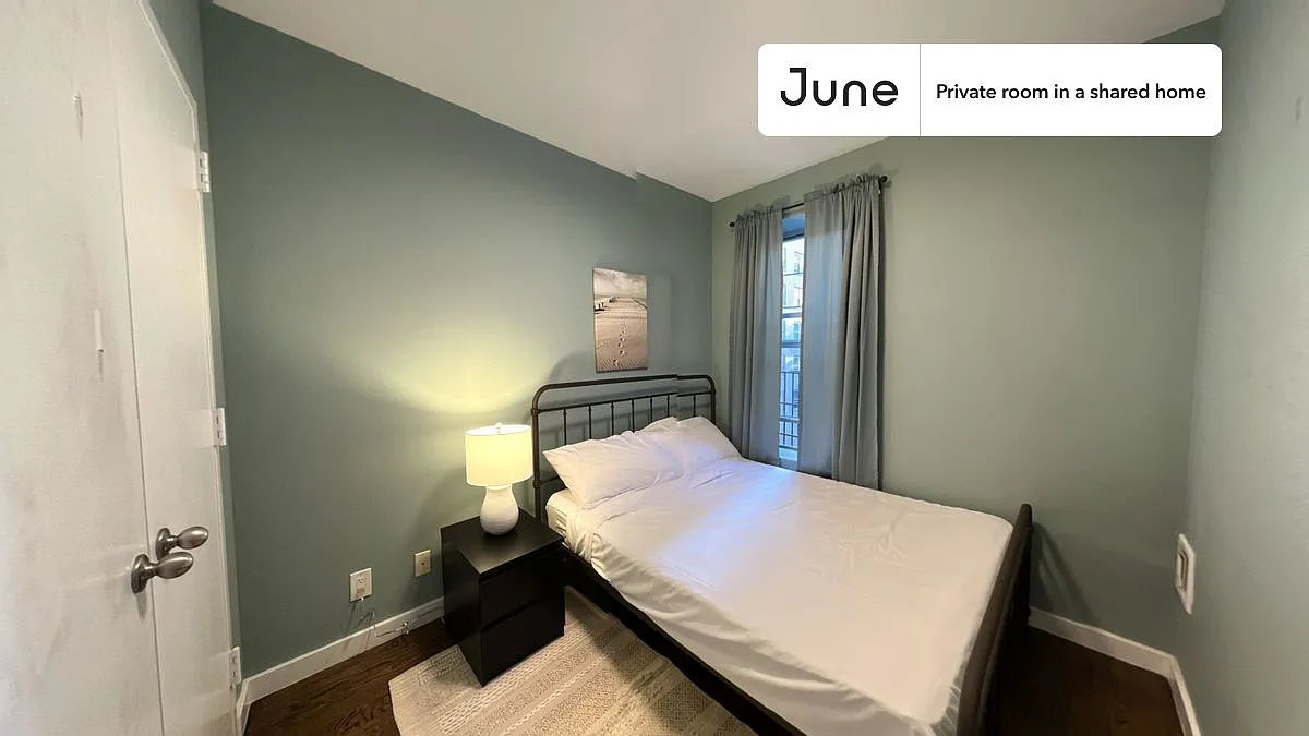 Full bedroom in 3 bed/1 bath home in Upper East Side #542 A — Photo 1