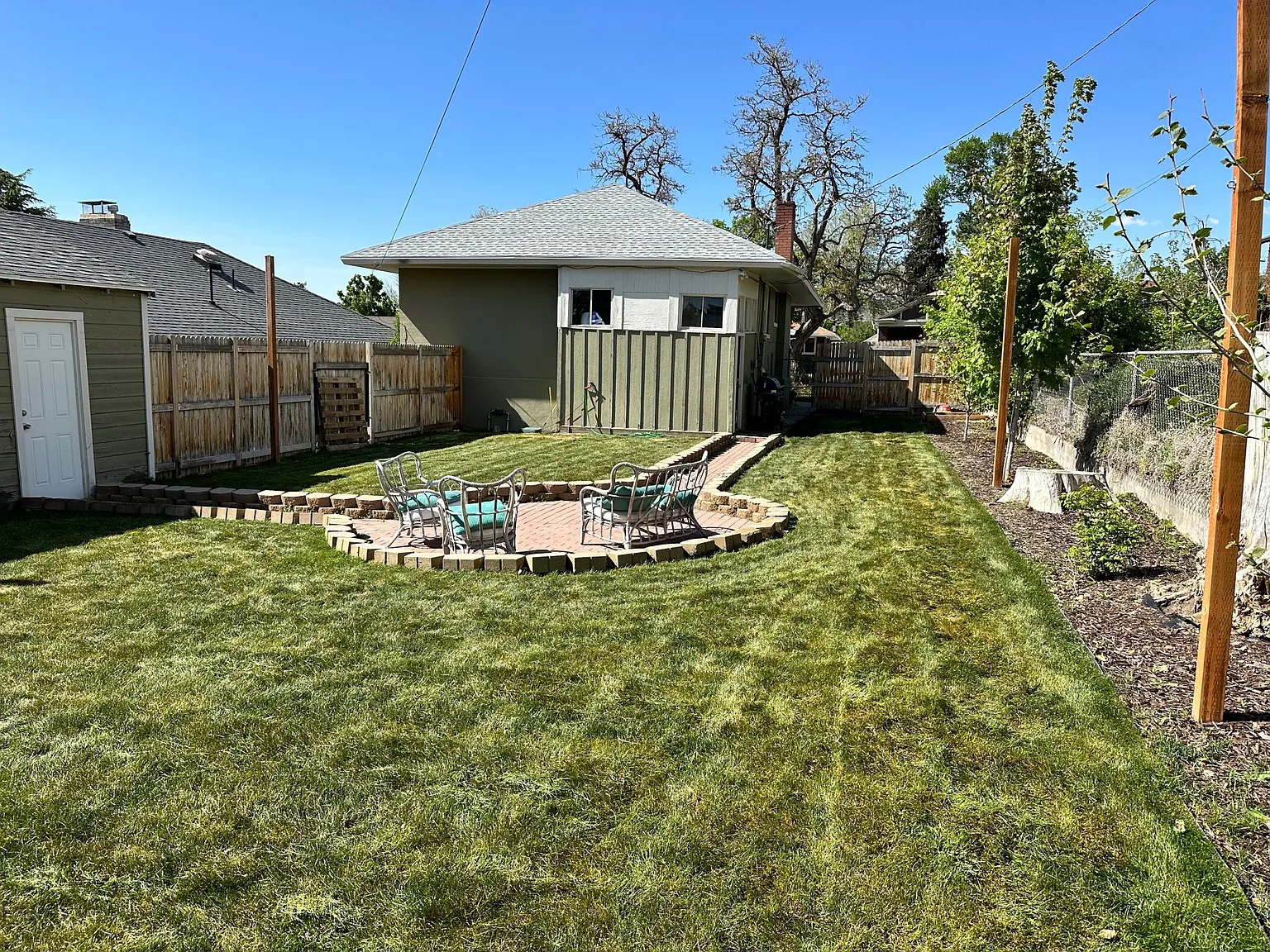3 bed, 1950 sqft, $2,599 — Photo 1