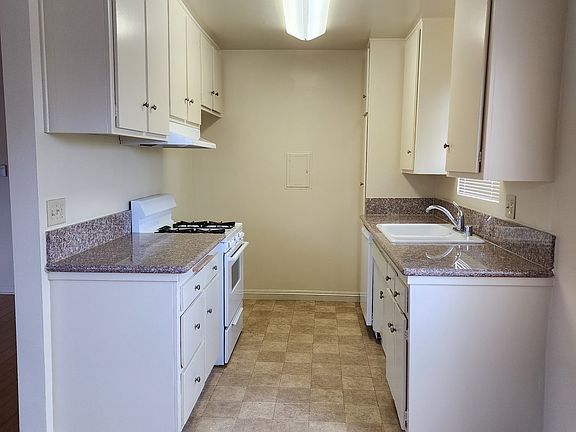 3rd image of 14260 Roscoe Blvd APT 10