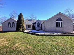 141 Oxbow Ln, Northford, CT 06472