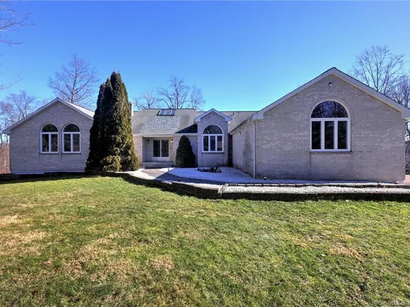 141 Oxbow Lane, North Branford, CT 06472