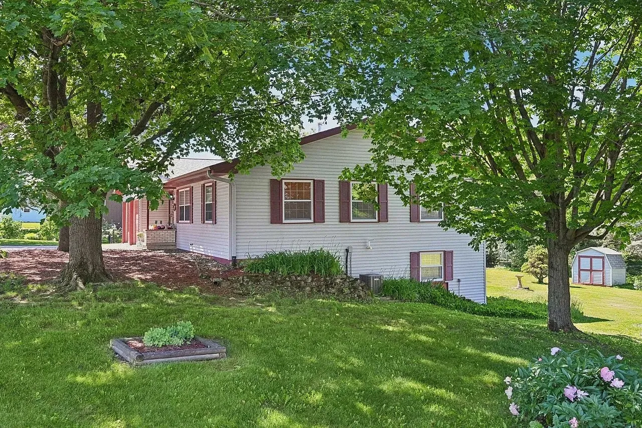 3 bed, 1754 sqft, $2,650 — Photo 3