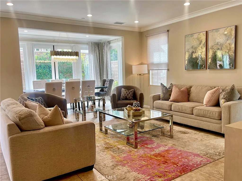3 bed, 2.5 bath, 2417 sqft, $6,500 — Photo 2