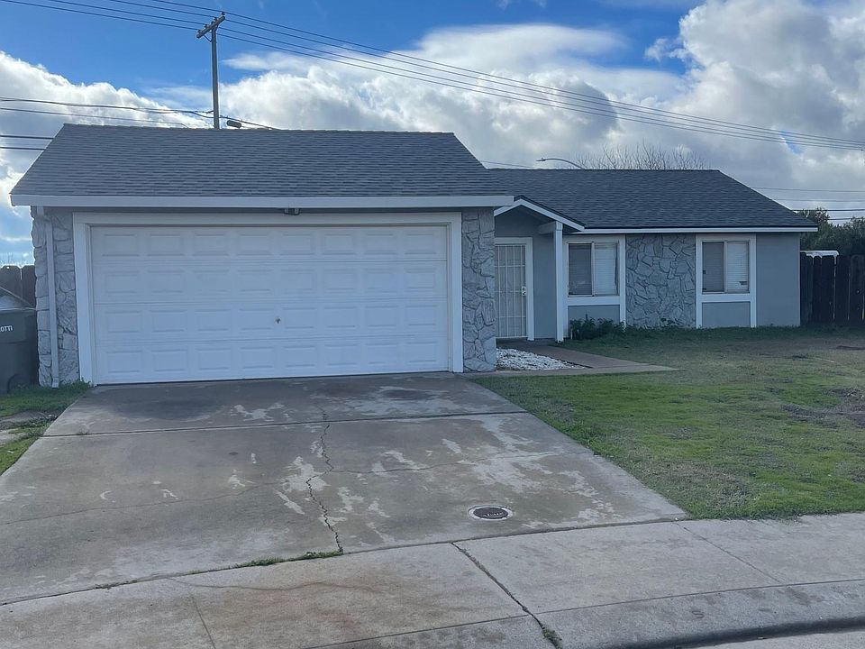 1st image of 3917 Woodview Dr