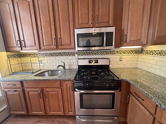4th image of 742 Saint Johns Pl #2