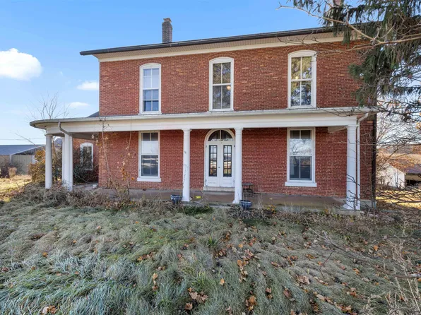 395 W Cedarville Rd, Freeport, IL 61032