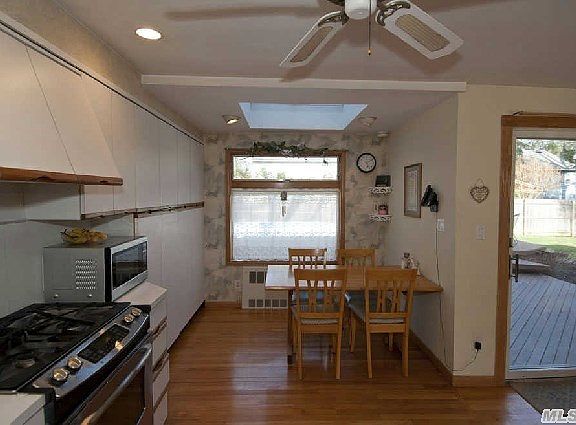 5th image of 22 Meadowbrook Dr
