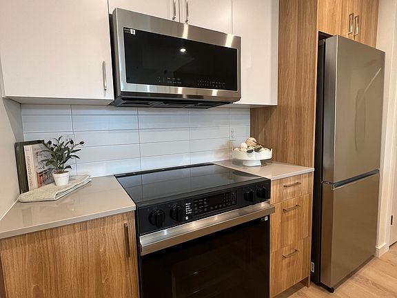 2nd image of 2530 Shoreline Dr Unit M